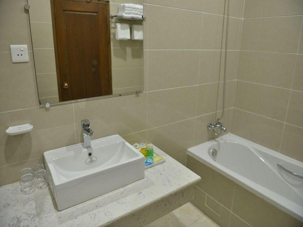 Hotel Myitkyinā Zewnętrze zdjęcie