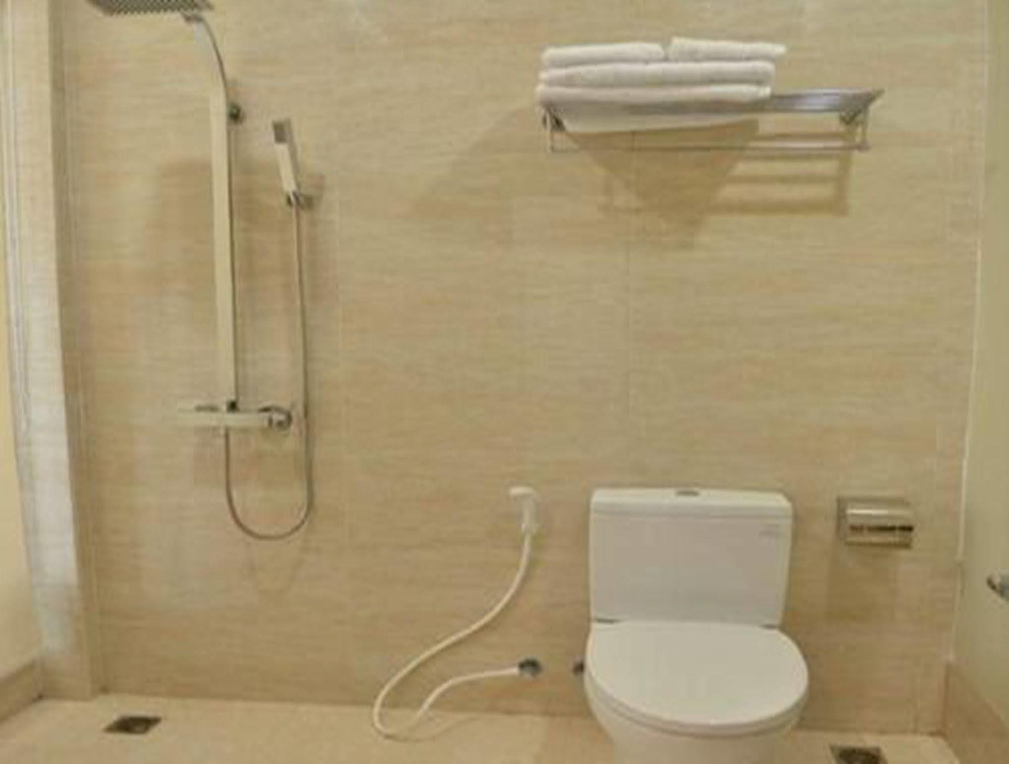 Hotel Myitkyinā Zewnętrze zdjęcie