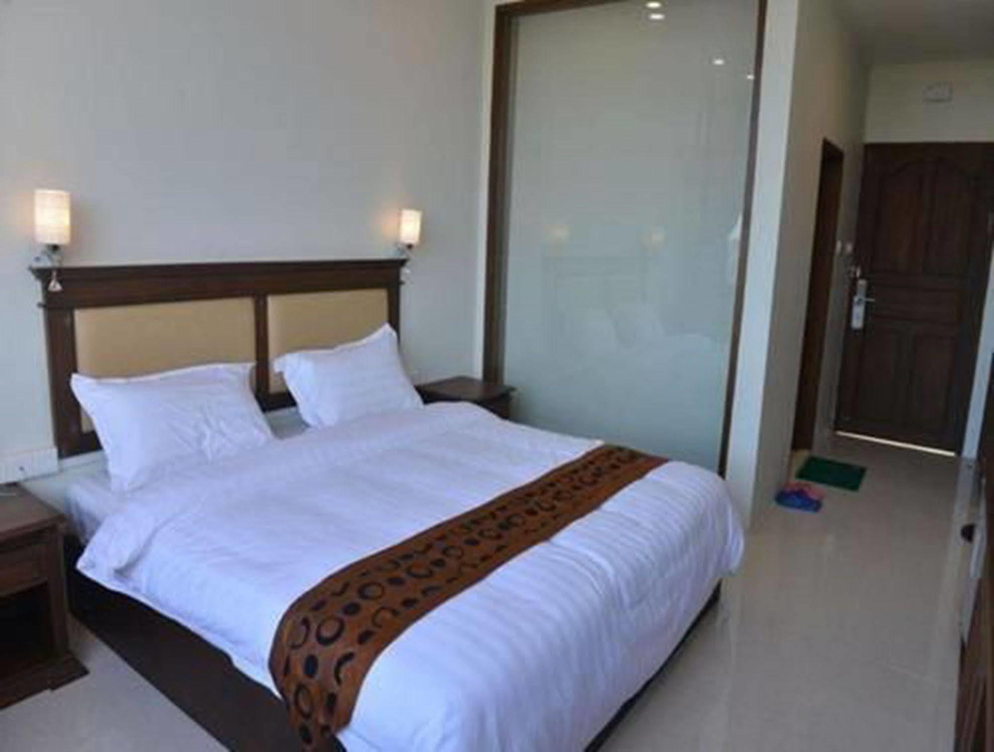 Hotel Myitkyinā Zewnętrze zdjęcie