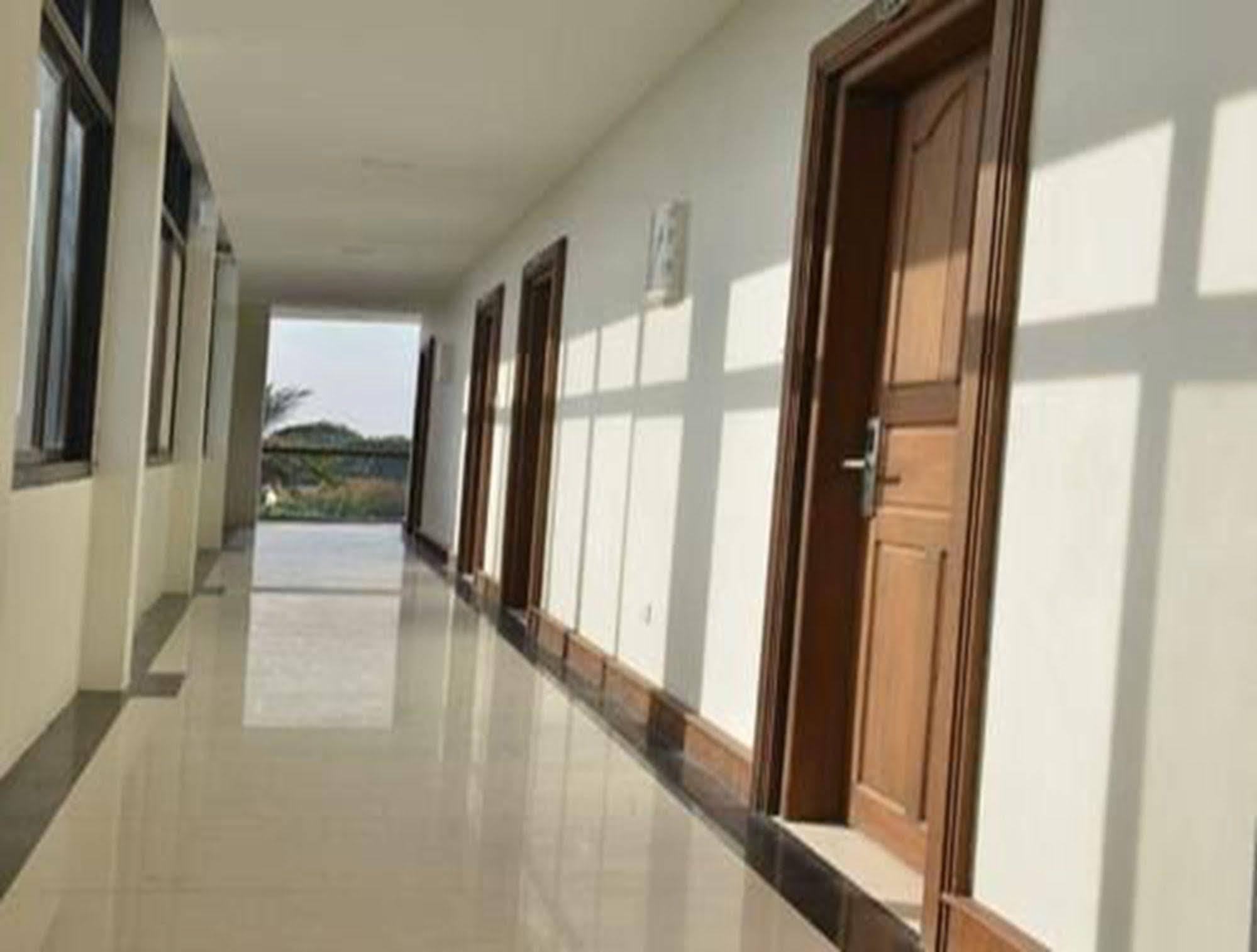 Hotel Myitkyinā Zewnętrze zdjęcie